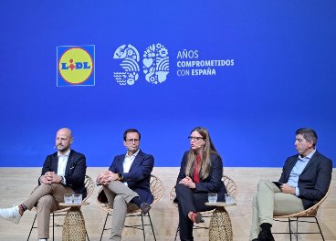 Imanol Zabala, con otros directivos de Lidl