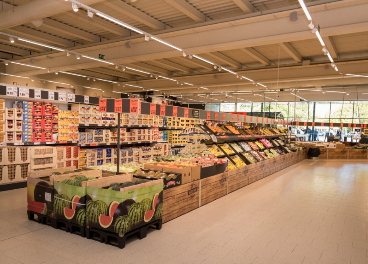 Interior de un supermercado de Lidl