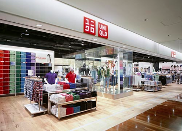 Interior tienda de Uniqlo - Fast Retailing 